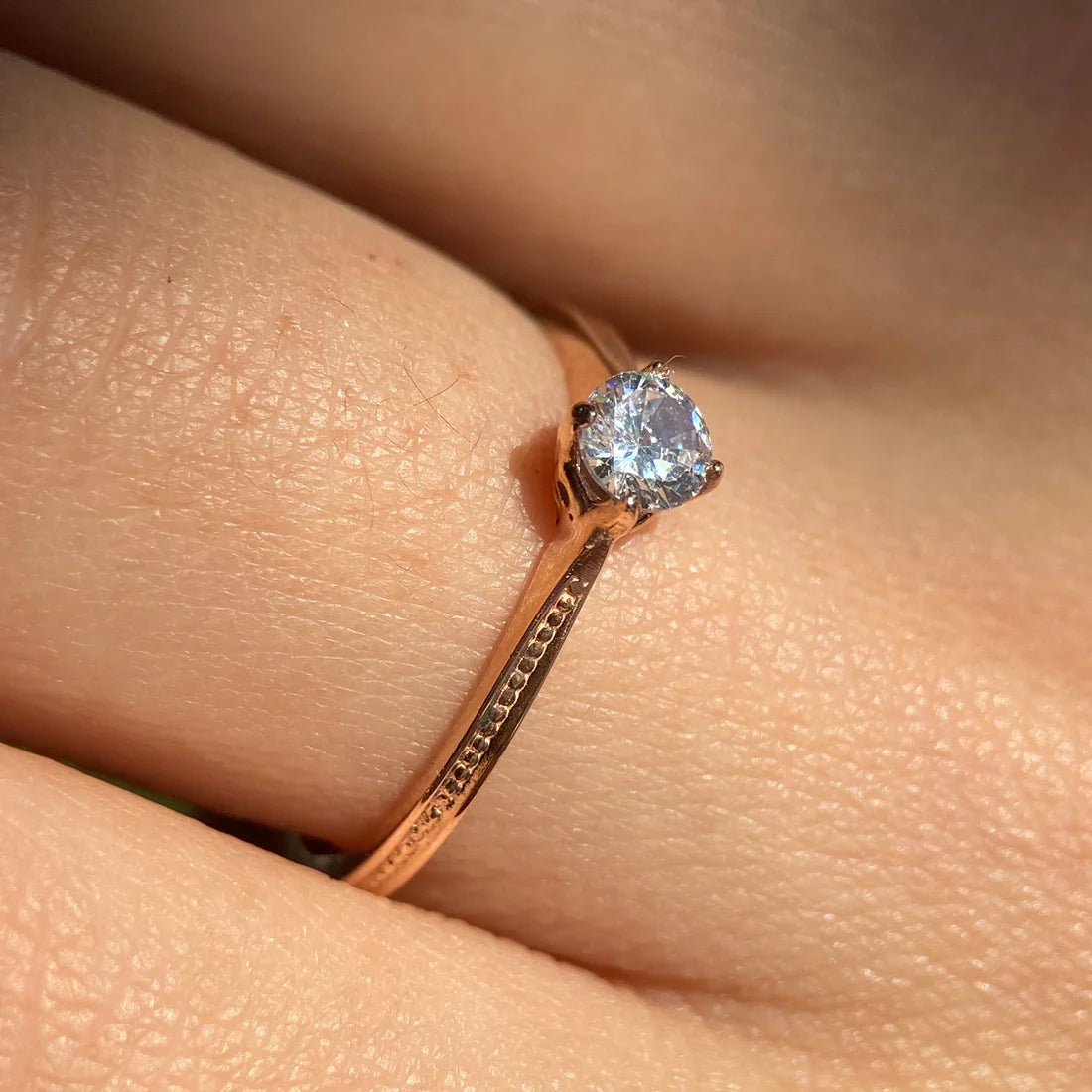 Lahia ring in 18k rose gold with zircons
